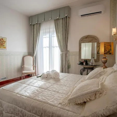 Bed & Breakfast A Due Passi *